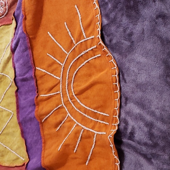 Greater Good Netwok. Colorful Oversize Sweatshirt. Decorative Embroidery Size 3X - Picture 4 of 14